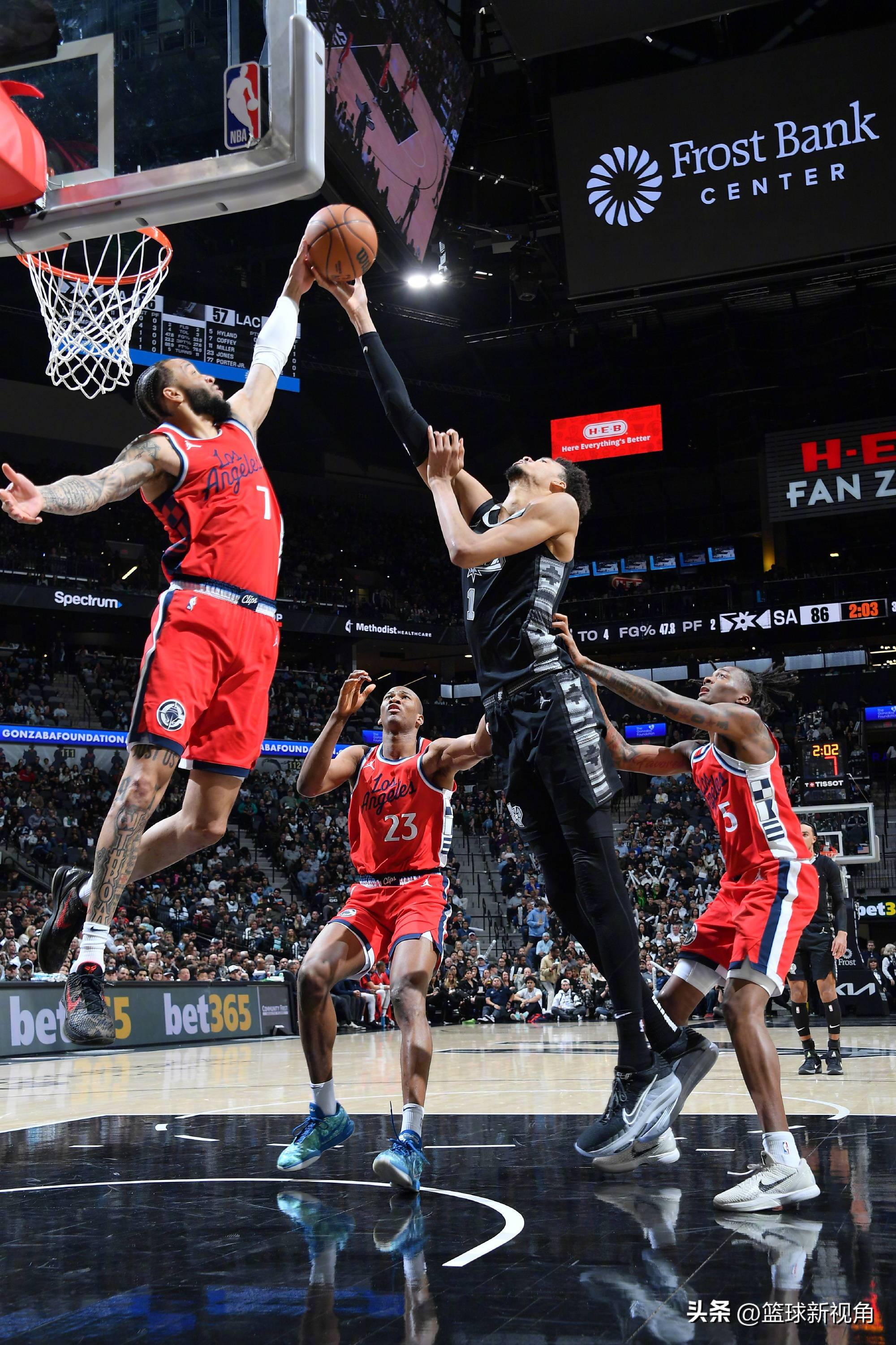 关于快船后卫遭遇伤病困扰,球队士气受挫的信息 关于快船后卫遭遇伤病困扰,球队士气受挫的信息