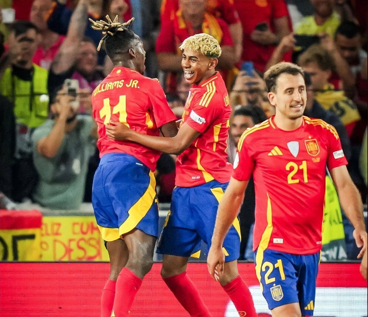 西班牙队长领衔破门,带领球队逆转胜! 西班牙队长领衔破门,带领球队逆转胜!