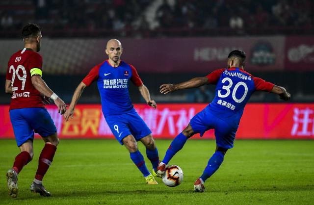 包含上海绿地申花战胜重庆斯威，积分攀升的词条