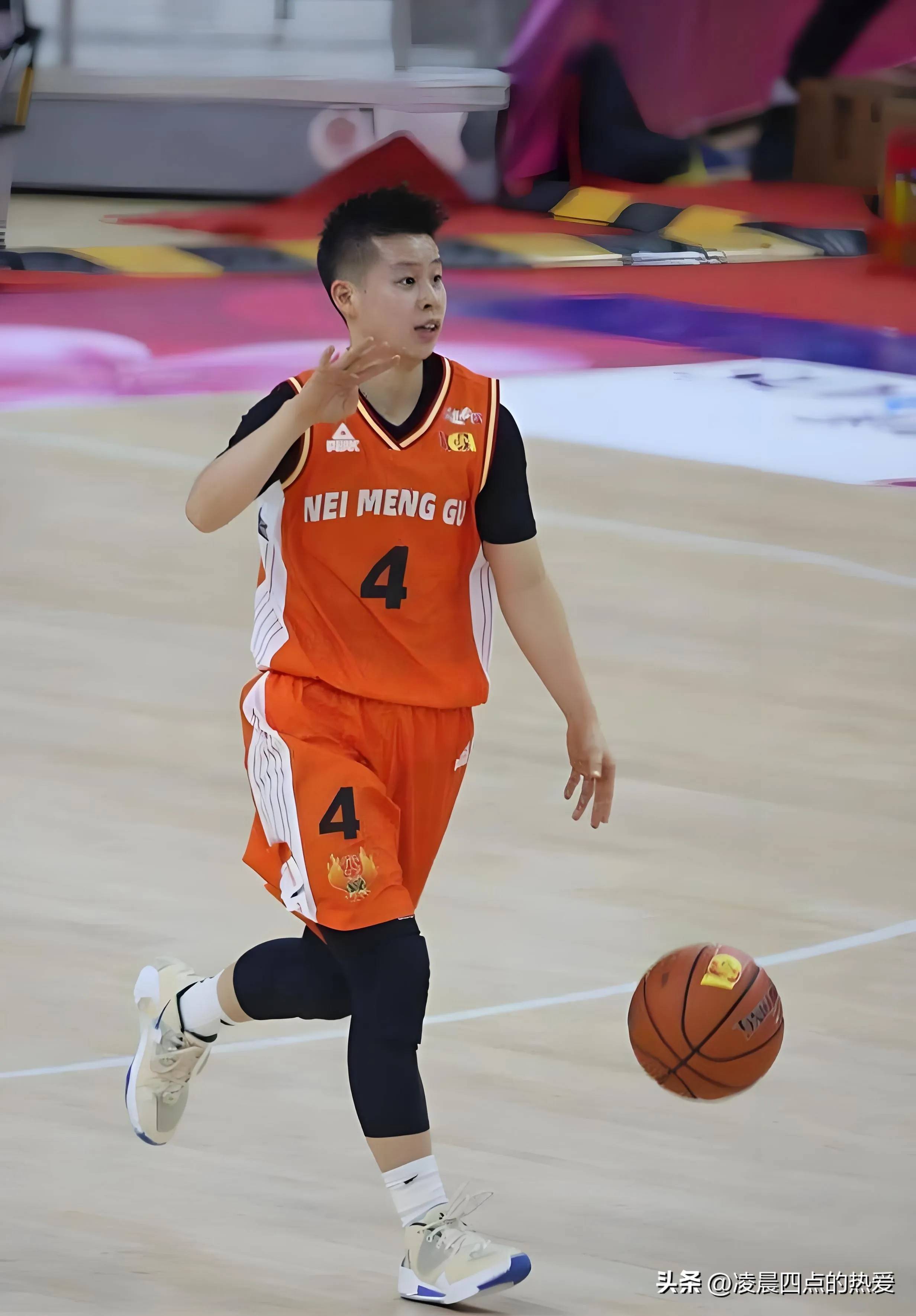 队员表现出色，成为球队的关键人物