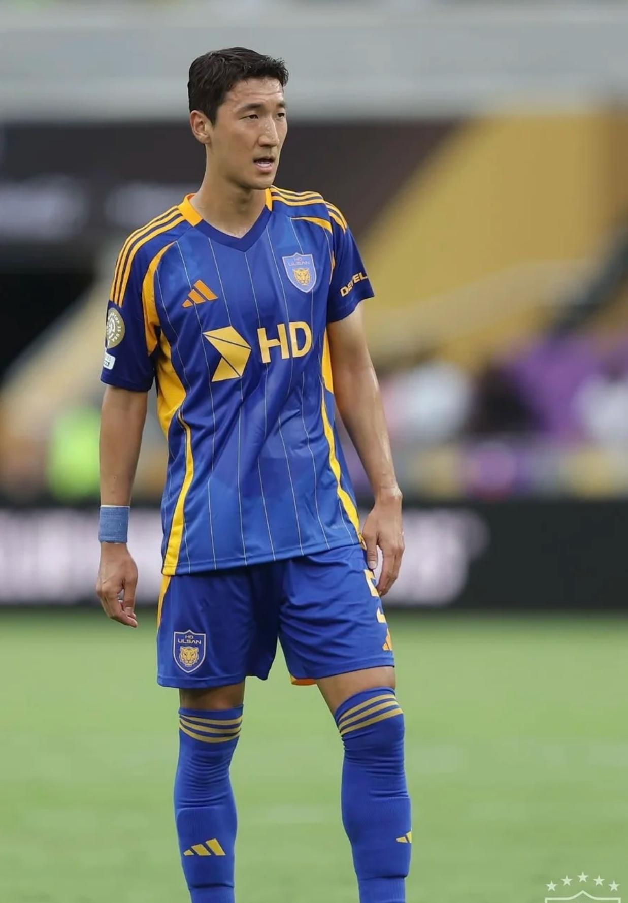 足球比赛日渐激烈，球队实力逐渐暴露的简单介绍