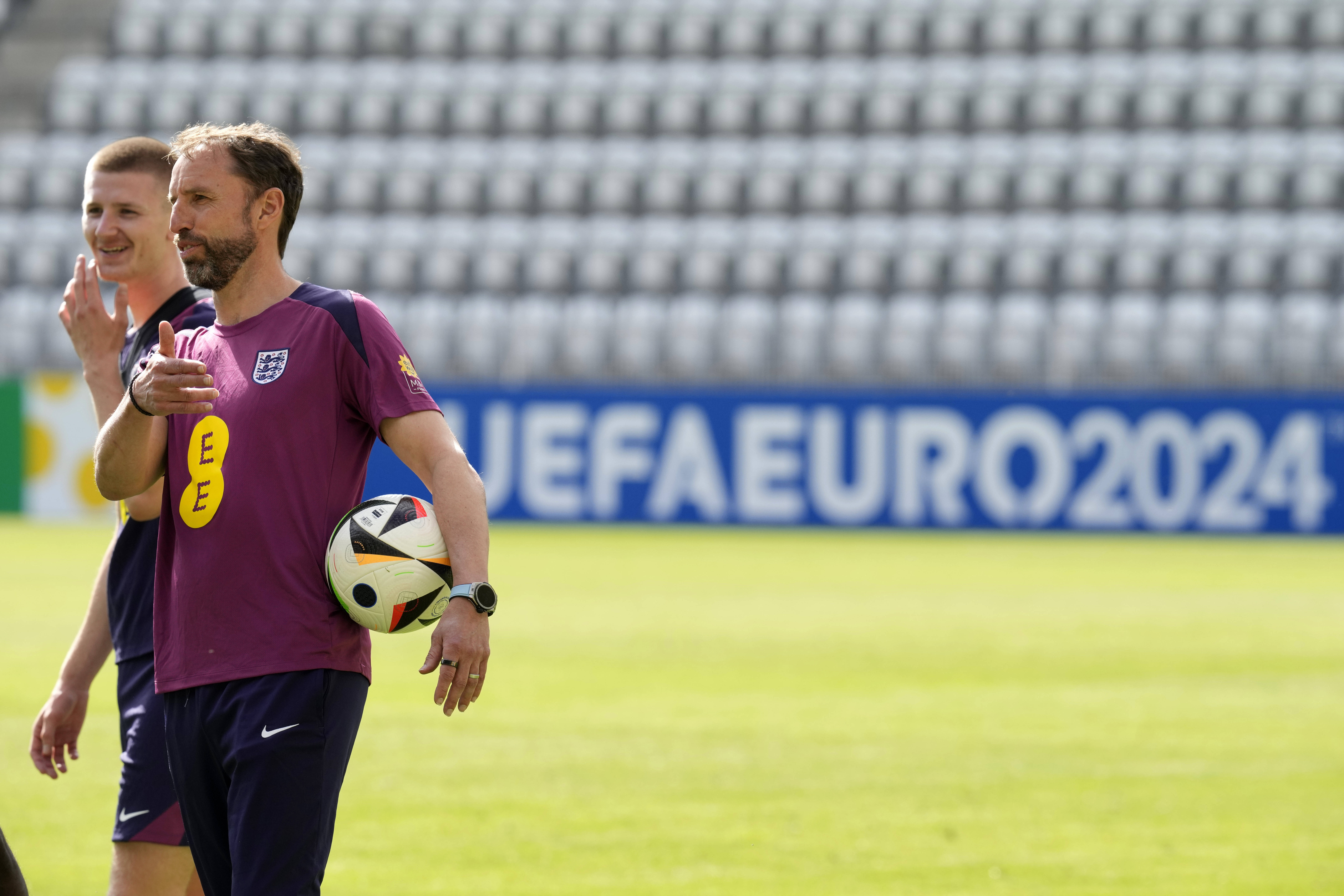 关于英格兰国家队表现出色，获得晋级欧洲杯资格的信息