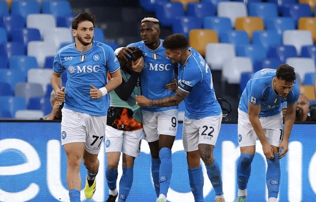 包含佛罗伦萨球员受伤告别球场，全队感动送别的词条