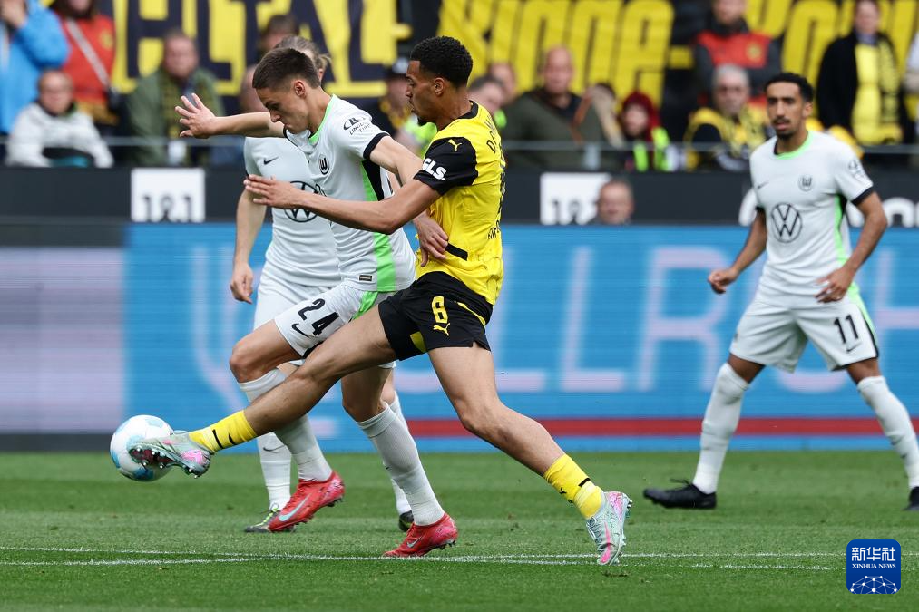 包含沃尔夫斯堡队实力碾压，轻松赢得比赛的词条