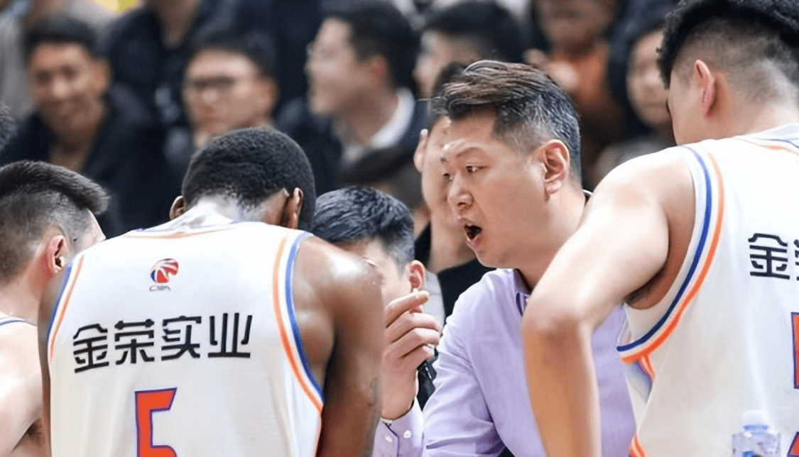 福建男篮埋头苦练，追求更高成绩